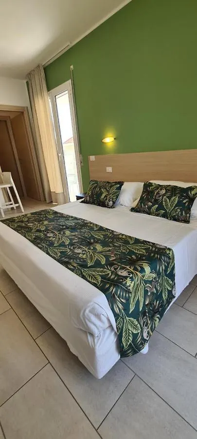 Rubino Apartments a 100metri dal mare Riccione